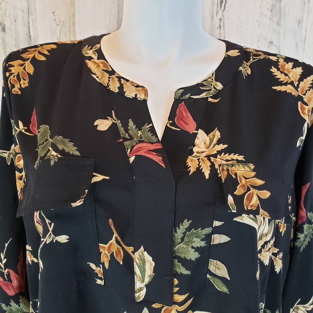 CJ Banks Black Floral Top Size 2X - Picture 2 of 7